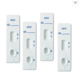 Individu examinant l'OEM rapide de salive d'HIV de kit d'examen de diagnostic pour l'usage à la maison